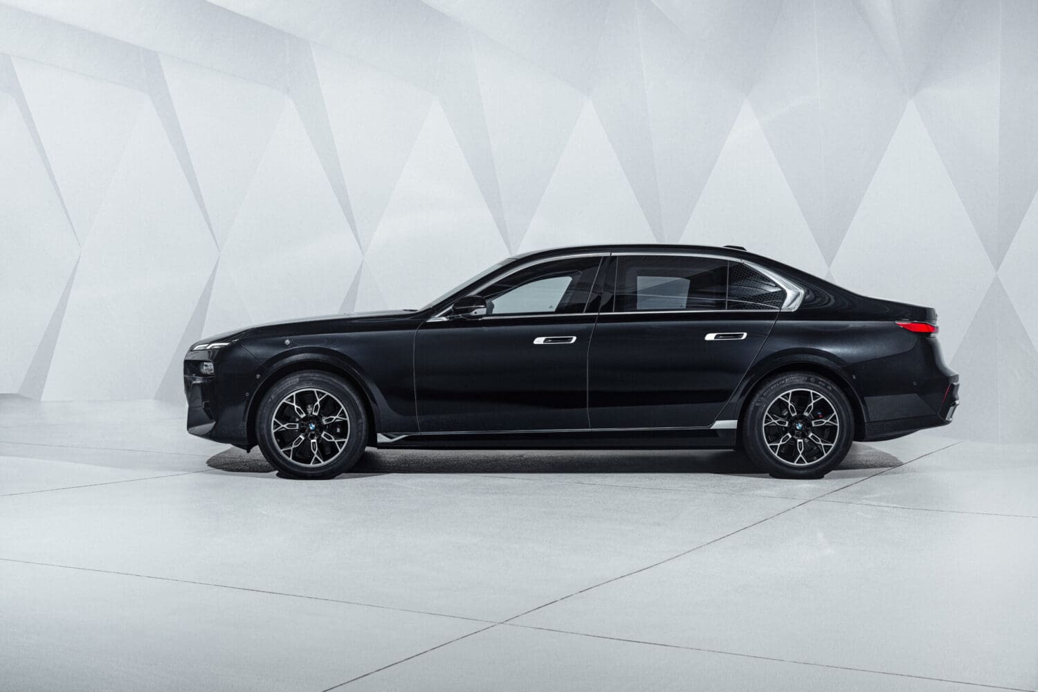 BMW devela nueva generación de vehículos blindados: Serie 7 Protection ...