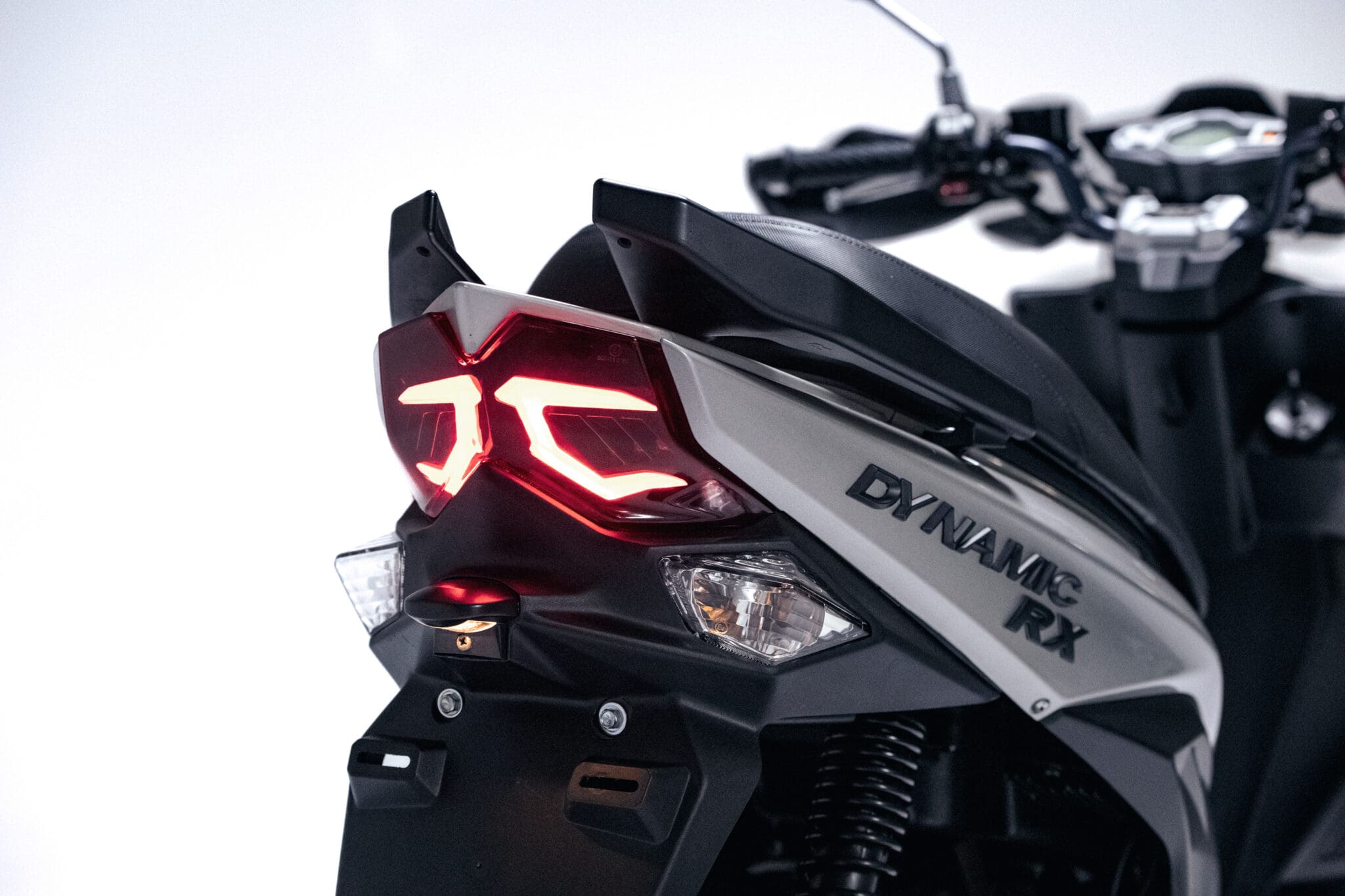 Dynamic RX: la nueva scooter de AKT con más tecnología - REVISTA AUTOSMAS